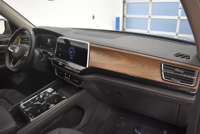 Used 2025 Volkswagen Atlas SE AWD/4WD image 18