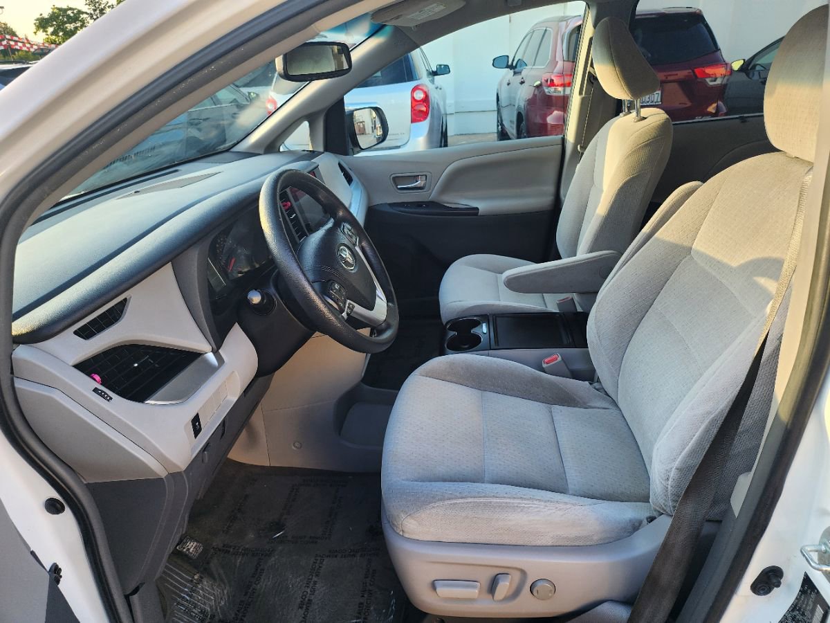 Used 2015 Toyota Sienna LE FWD image 8