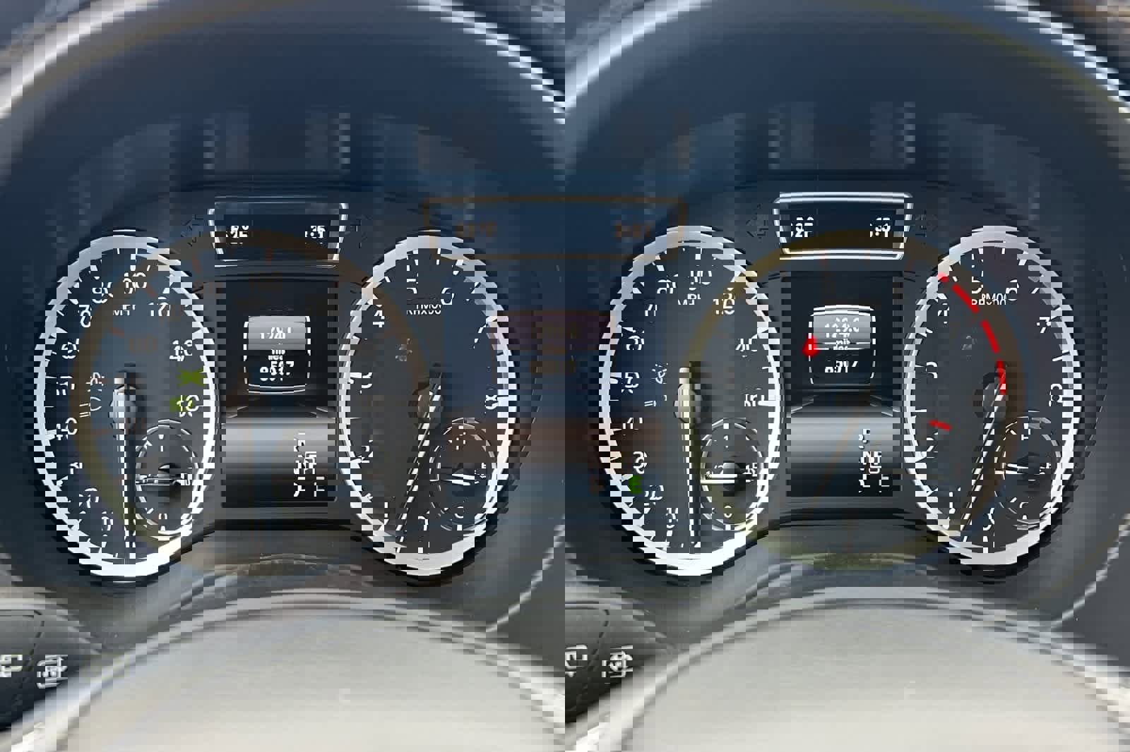 Used 2017 INFINITI QX30 Premium w/ Navigation Package image 25