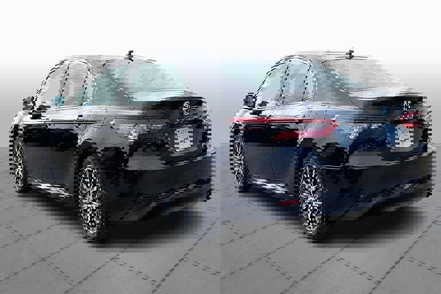 Used 2024 Toyota Camry XLE w/ Navigation Package image 12