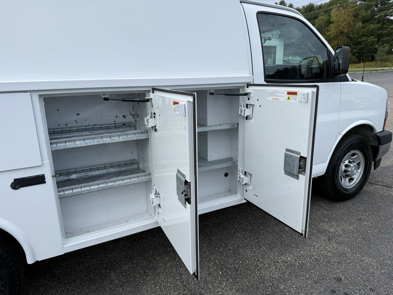 Used 2017 Chevrolet Express 3500 RWD image 31