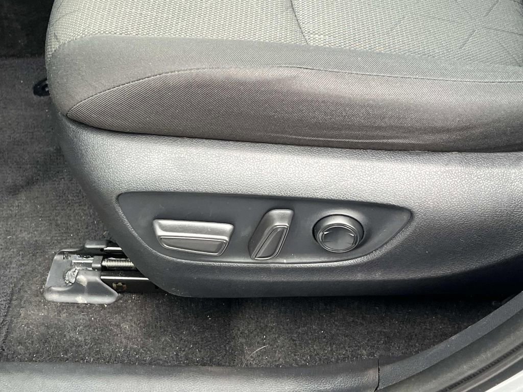 Used 2021 Toyota RAV4 XLE w/ Convenience Package image 20