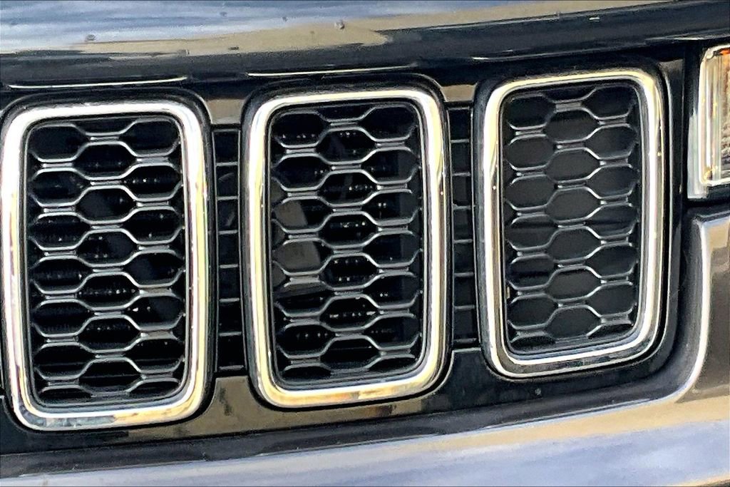 Used 2021 Jeep Grand Cherokee Limited image 11