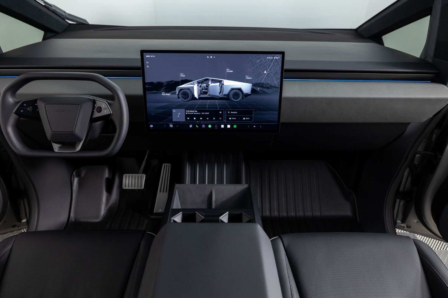 Used 2024 Tesla Cybertruck AWD Crew Cab image 33