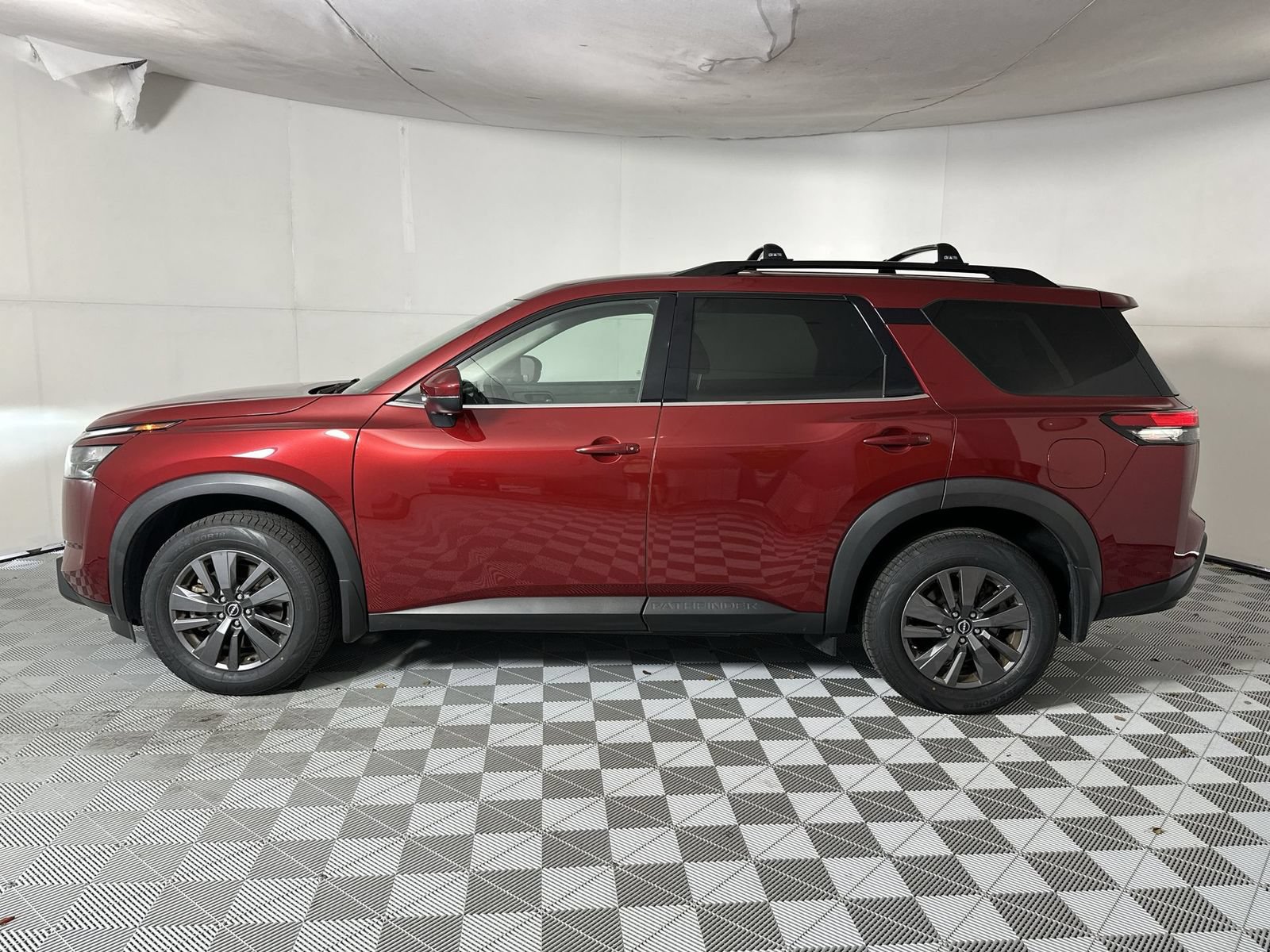 Certified 2024 Nissan Pathfinder SV FWD image 5