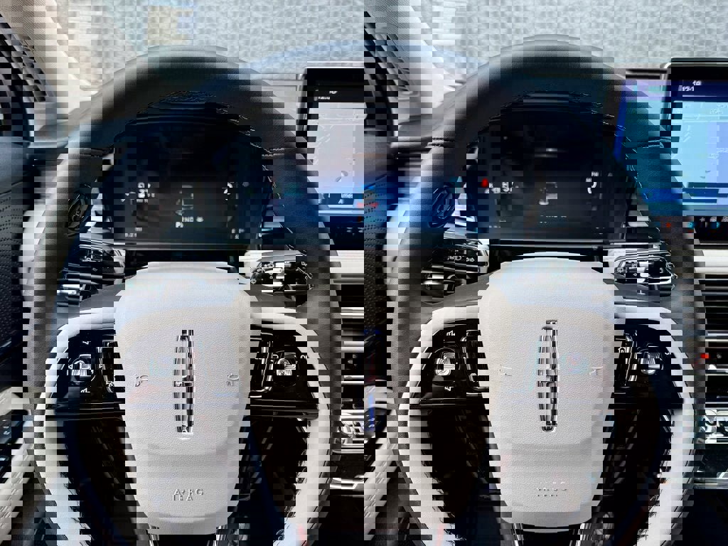 New 2025 Lincoln Corsair AWD w/ Equipment Group 101A image 25