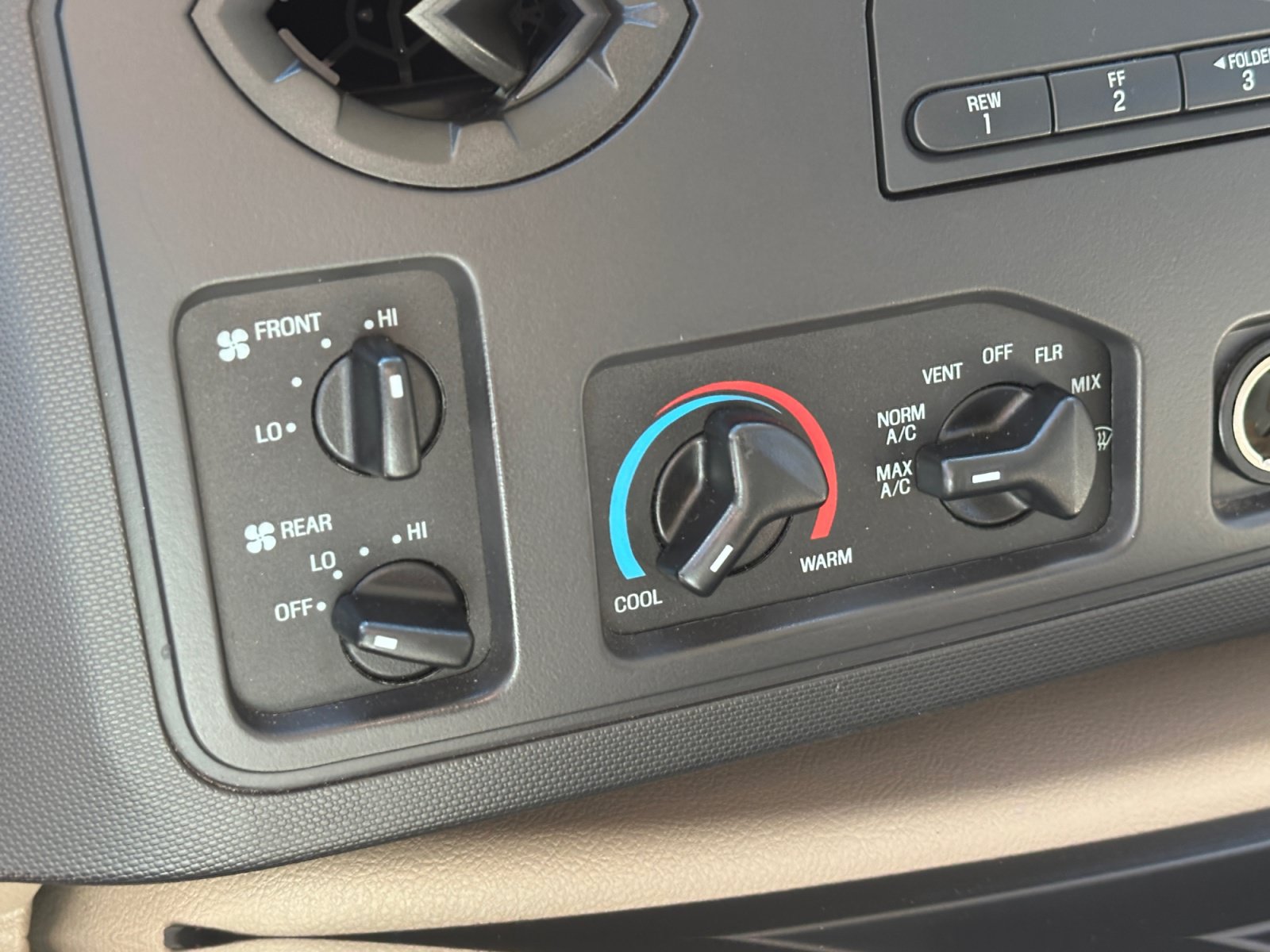 Used 2011 Ford E-350 and Econoline 350 Extended Wagon Super Duty RWD image 17