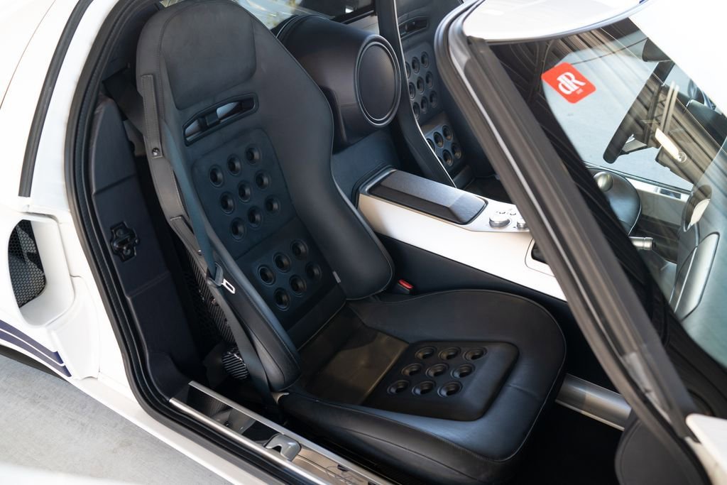 Used 2006 Ford GT RWD image 25