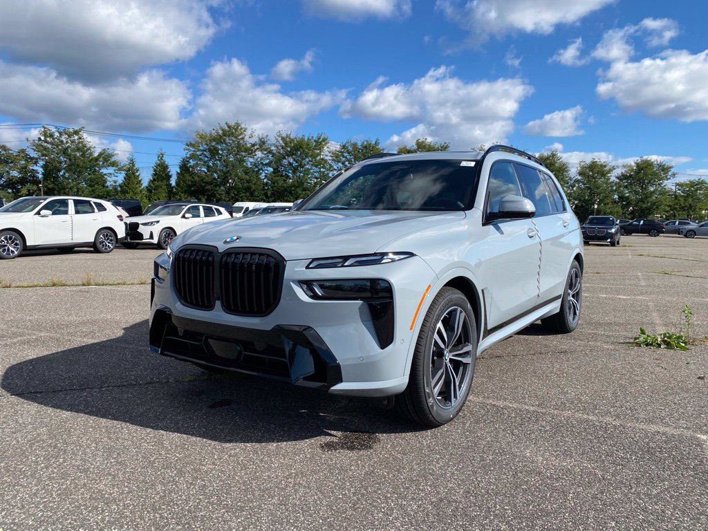New 2027 BMW X7 xDrive40i w/ M Sport Package