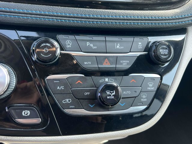 Certified 2021 Chrysler Pacifica Touring-L w/ Uconnect Theater Family Group FWD image 29