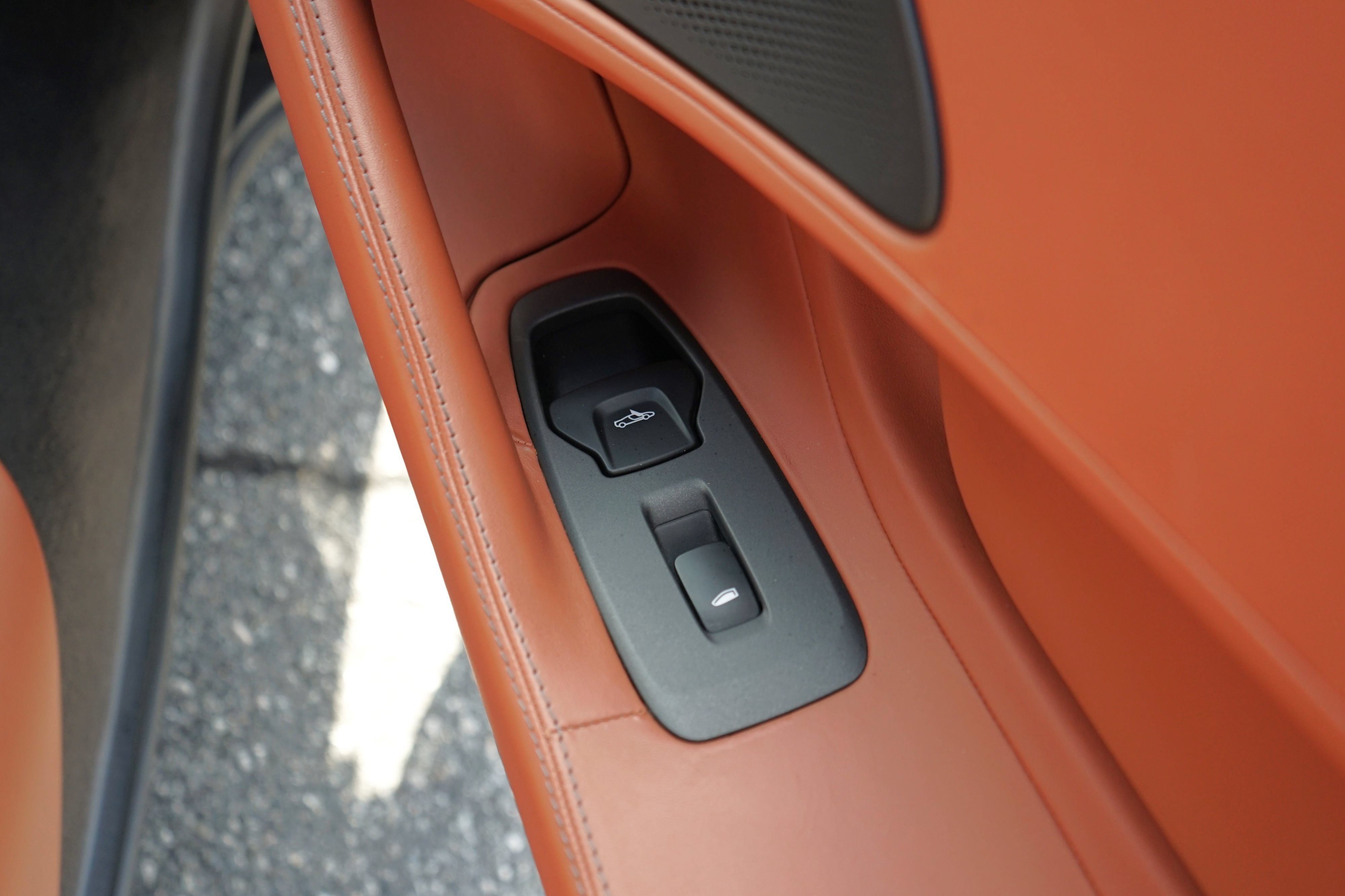 Used 2016 McLaren 570S Coupe RWD image 33