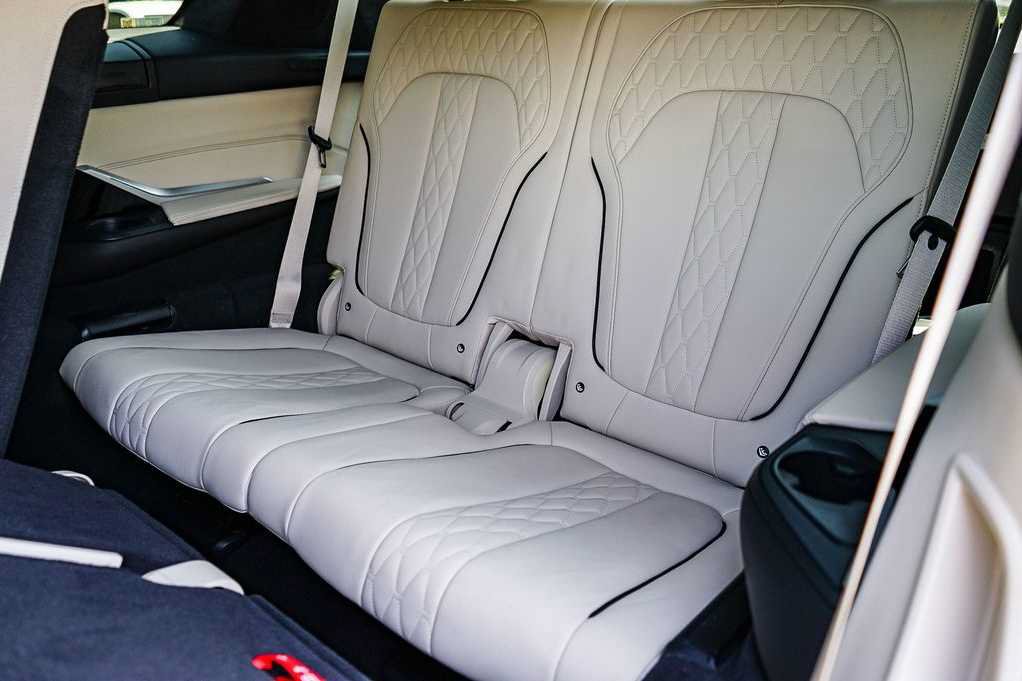 Used 2022 BMW X7 M50i w/ Dynamic Handling Package AWD/4WD image 20