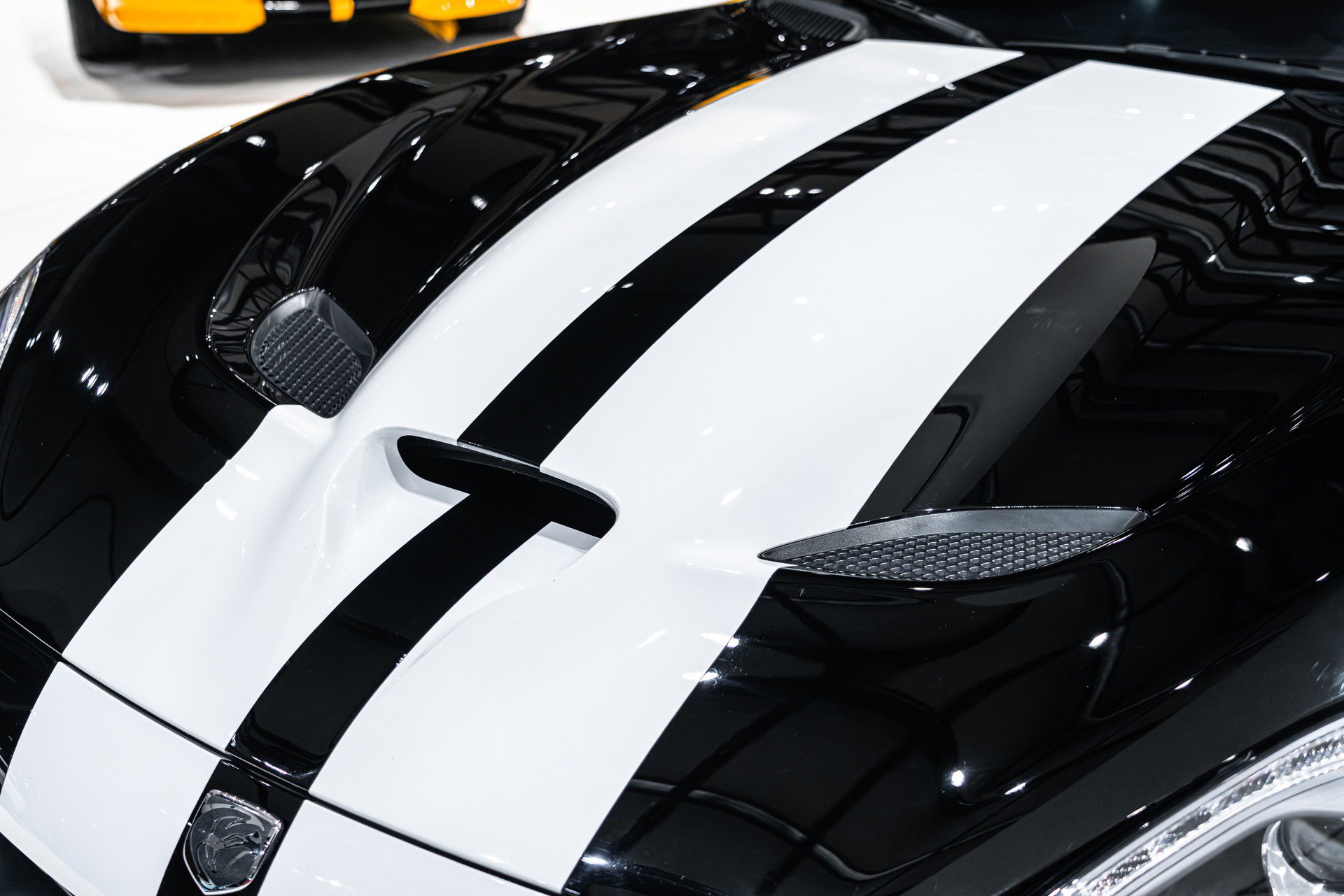 Used 2014 SRT Viper GTS w/ GTS Laguna Interior Package image 30