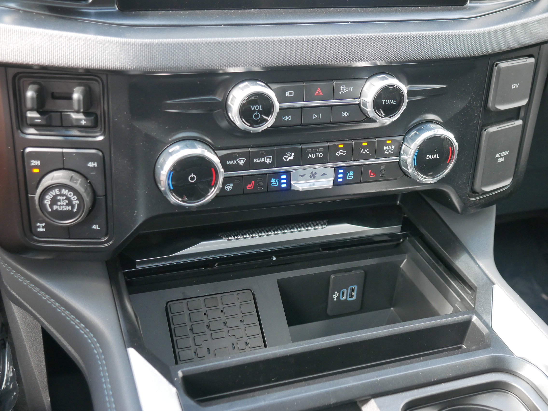 New 2026 Ford F250 Platinum image 17