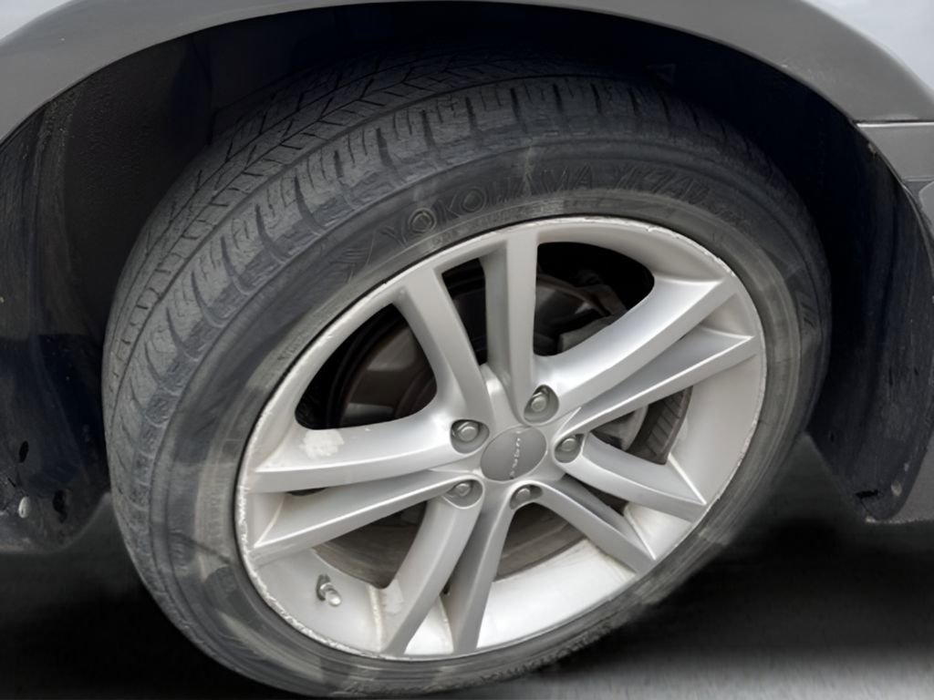 Used 2013 Dodge Avenger SE image 16