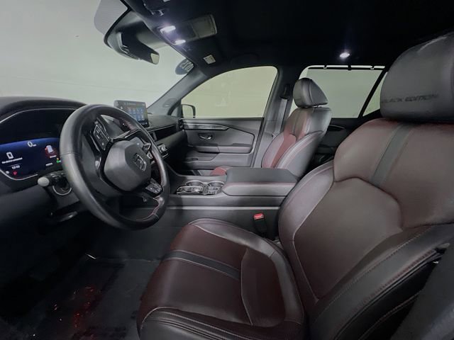 Used 2025 Honda Pilot Black Edition image 14