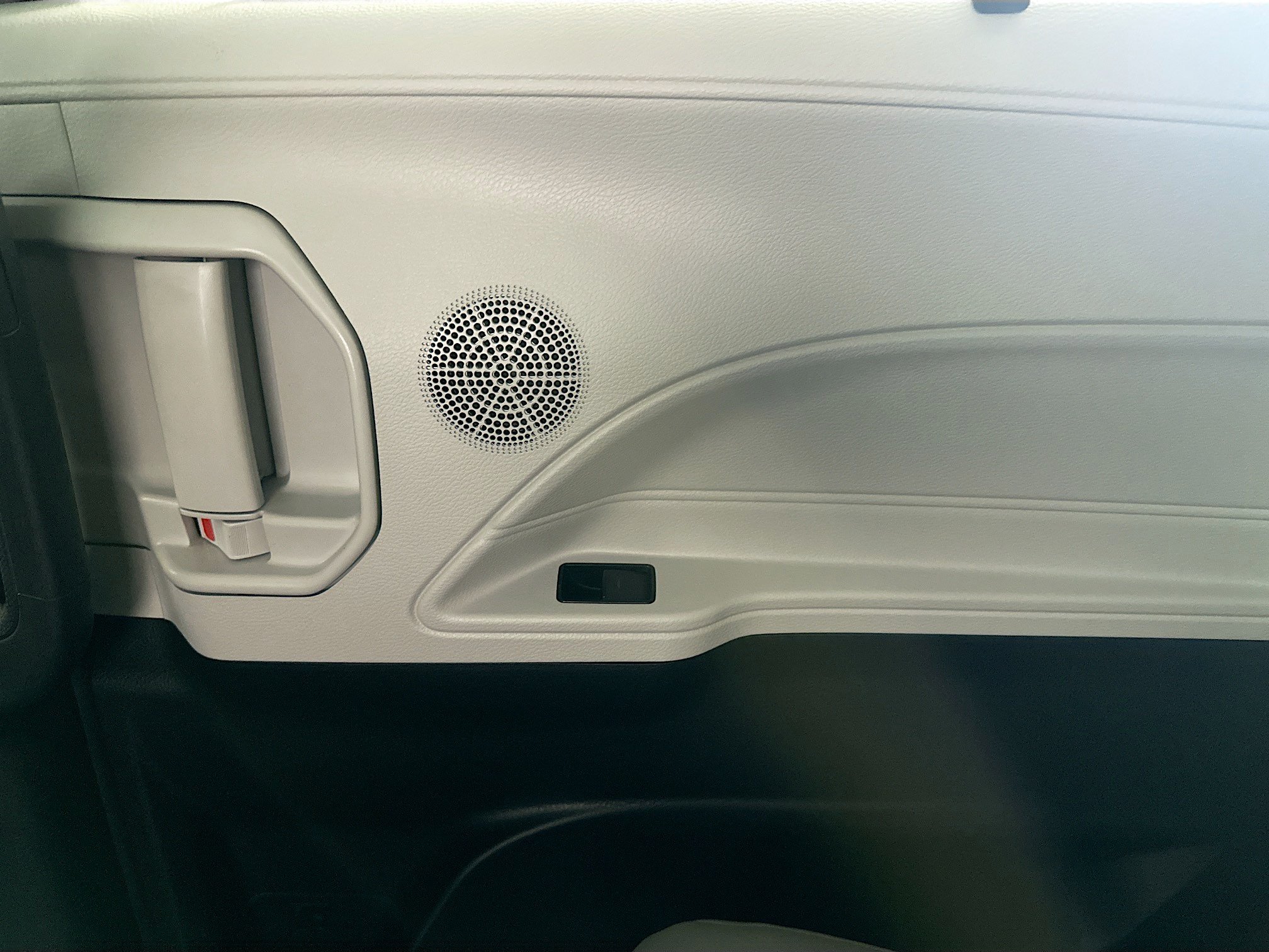 Used 2026 Toyota Sienna XLE FWD image 33