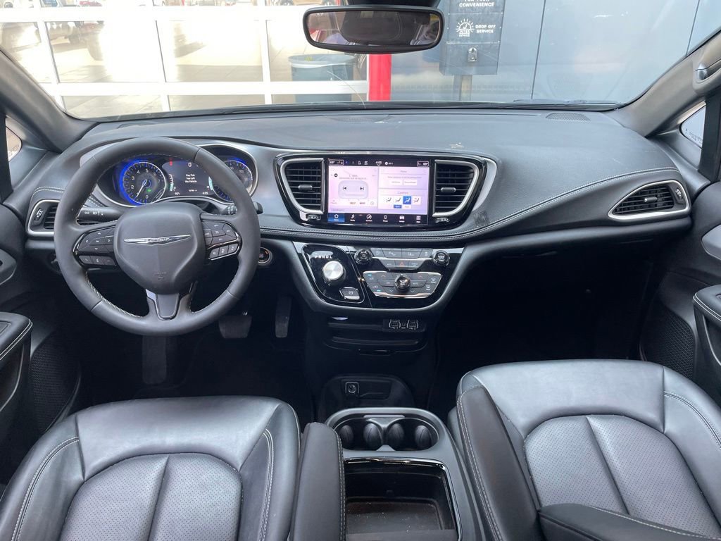 Used 2024 Chrysler Pacifica Touring-L w/ S Appearance Package FWD image 11