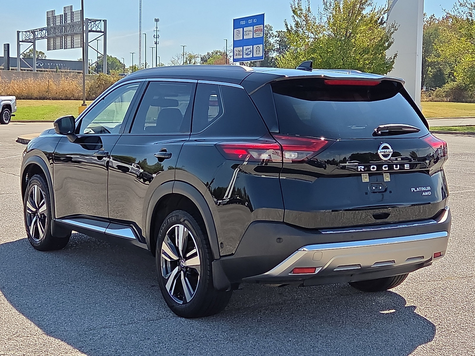 Used 2021 Nissan Rogue Platinum AWD/4WD image 4