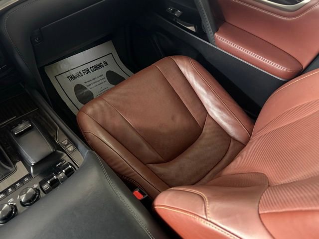 Used 2021 Lexus LX 570 4WD w/ 3rd Row & Luxury Pkg image 26