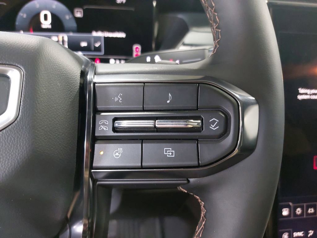 Used 2025 GMC Acadia AT4 w/ Luxury Package AWD/4WD image 20