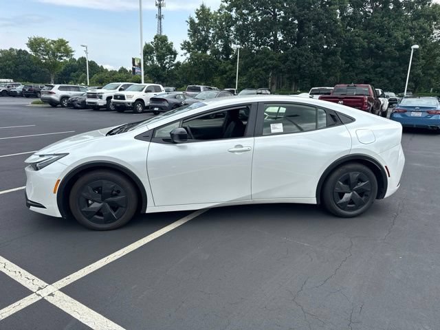 Used 2025 Toyota Prius LE FWD image 8