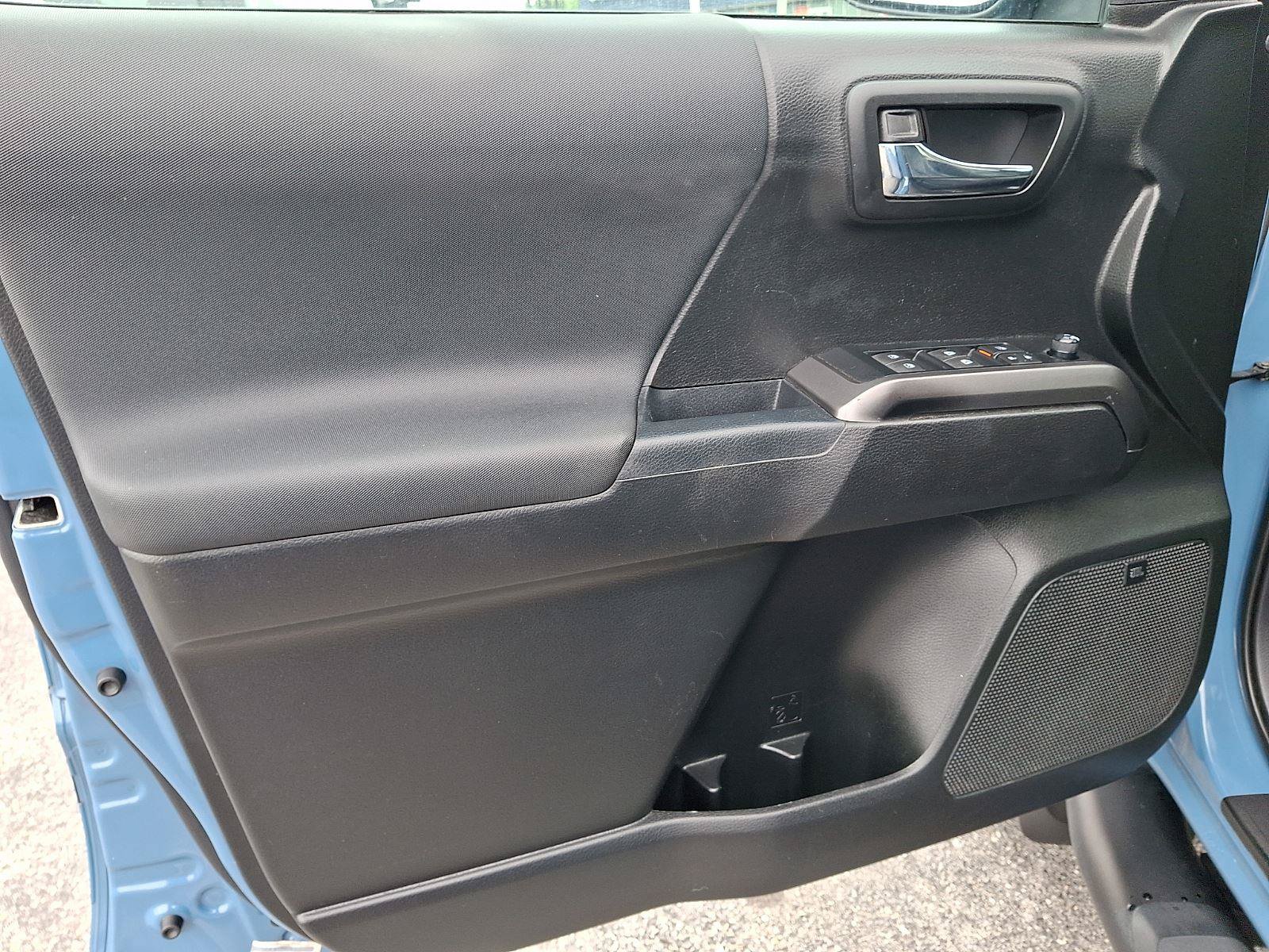Used 2019 Toyota Tacoma TRD Off-Road AWD/4WD image 13