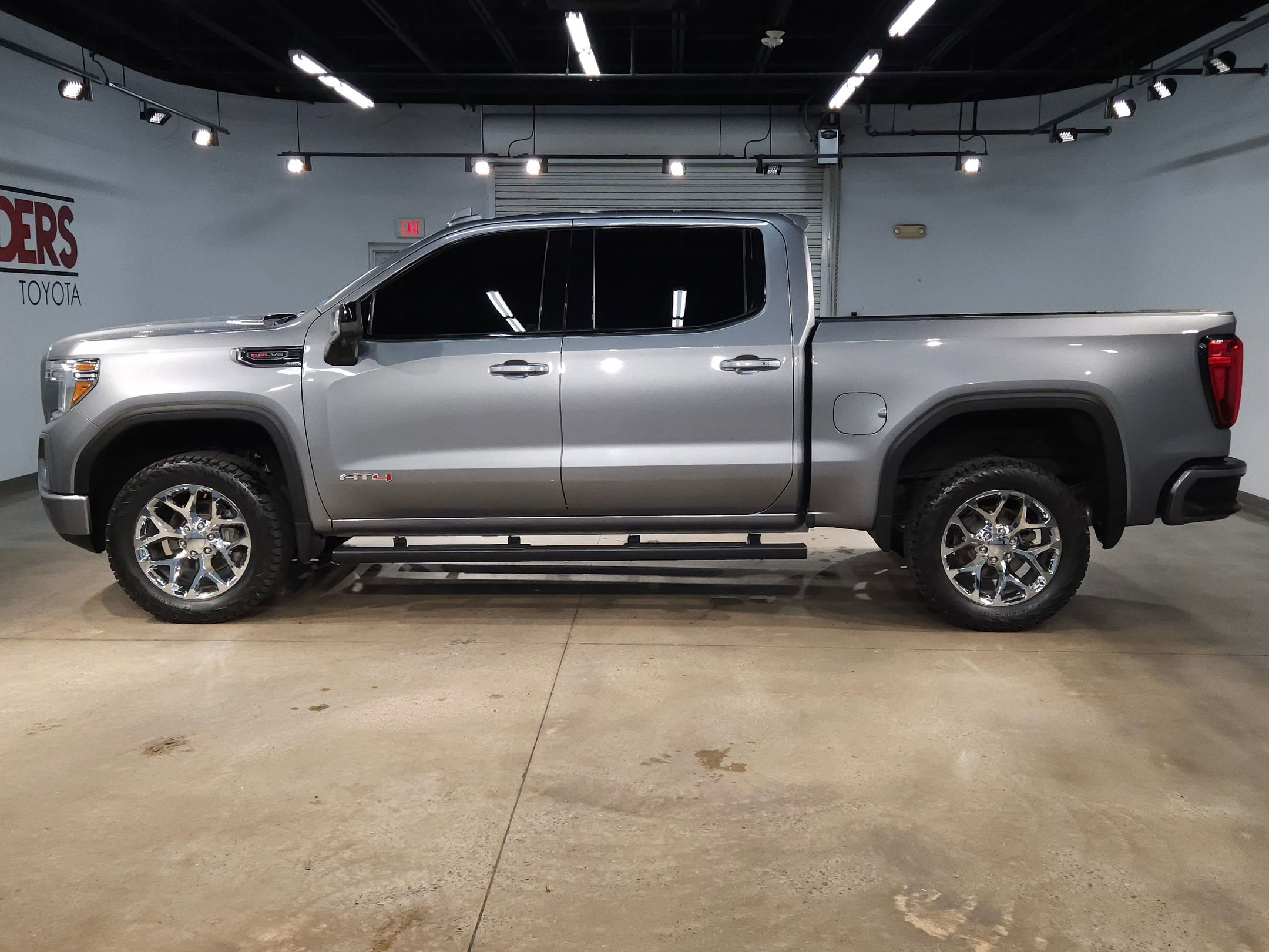 Used 2021 GMC Sierra 1500 AT4 w/ AT4 Value Package image 4