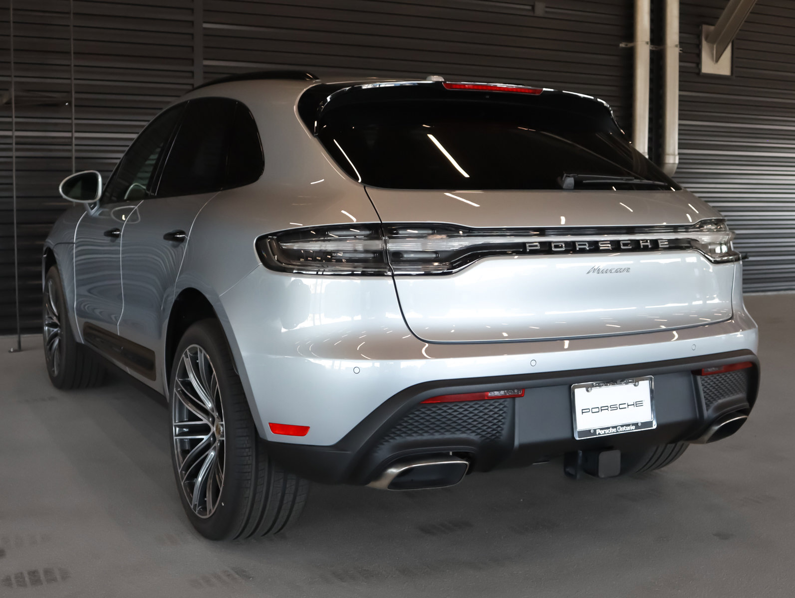 Used 2025 Porsche Macan image 3