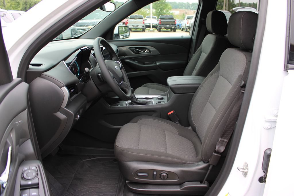 Certified 2024 Chevrolet Traverse LT w/ Midnight/Sport Edition AWD/4WD image 10