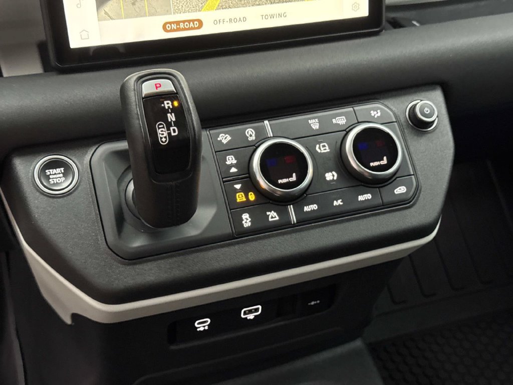 Used 2021 Land Rover Defender 90 First Edition AWD/4WD image 25