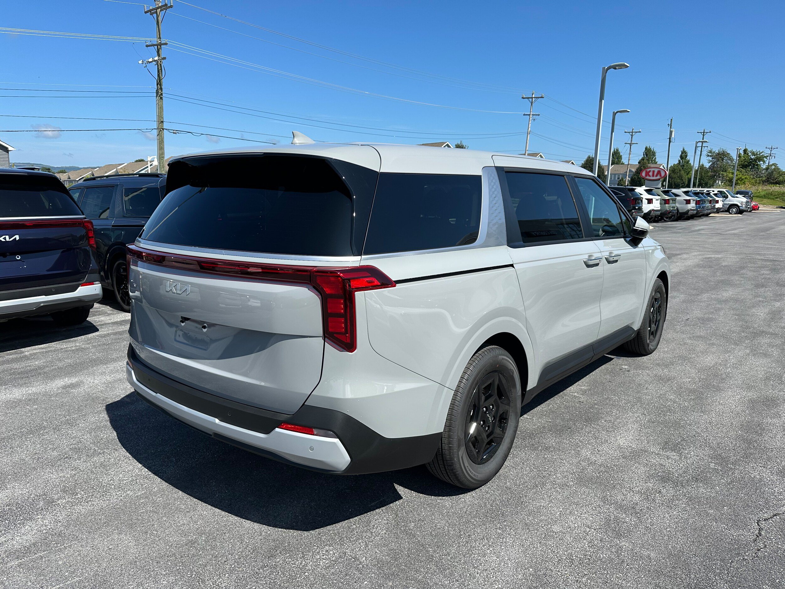 New 2027 Kia Carnival FWD image 5