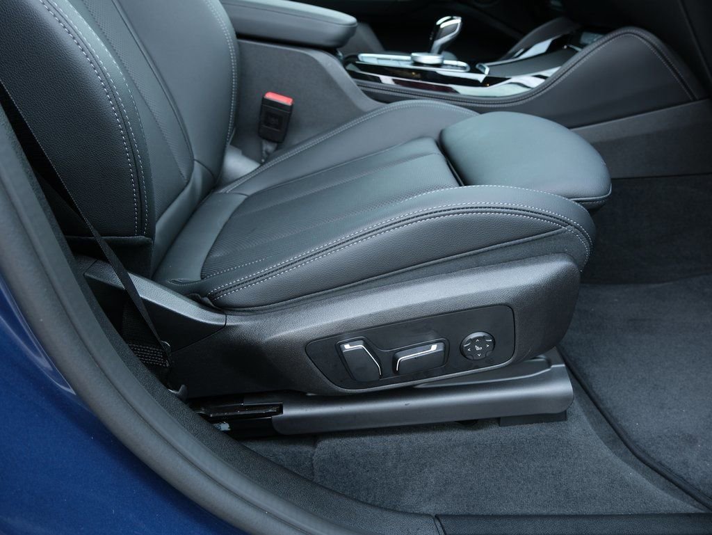 Used 2025 BMW X4 xDrive30i w/ Premium Package image 36