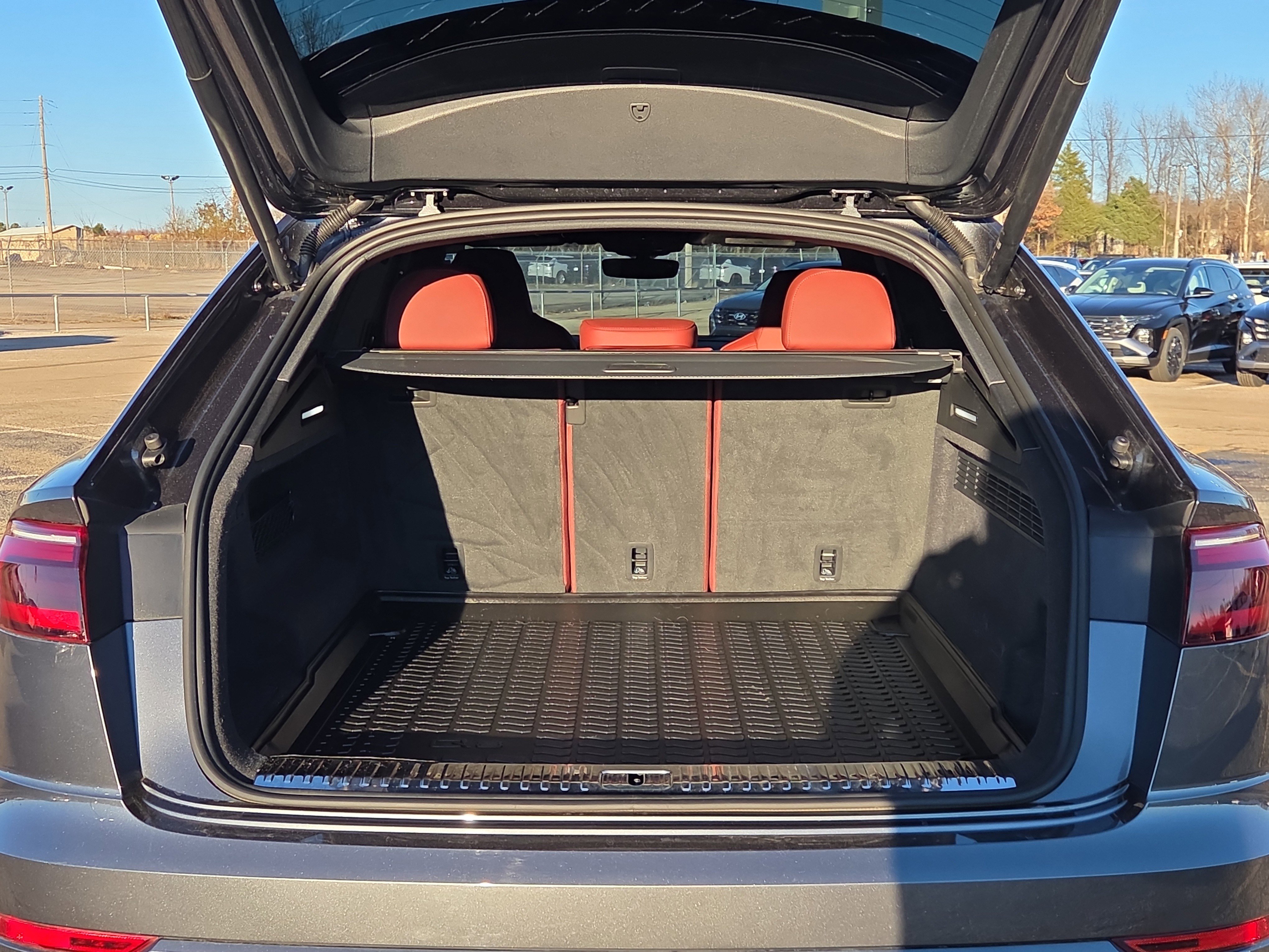 Used 2025 Audi SQ8 Premium Plus w/ Executive Package image 8