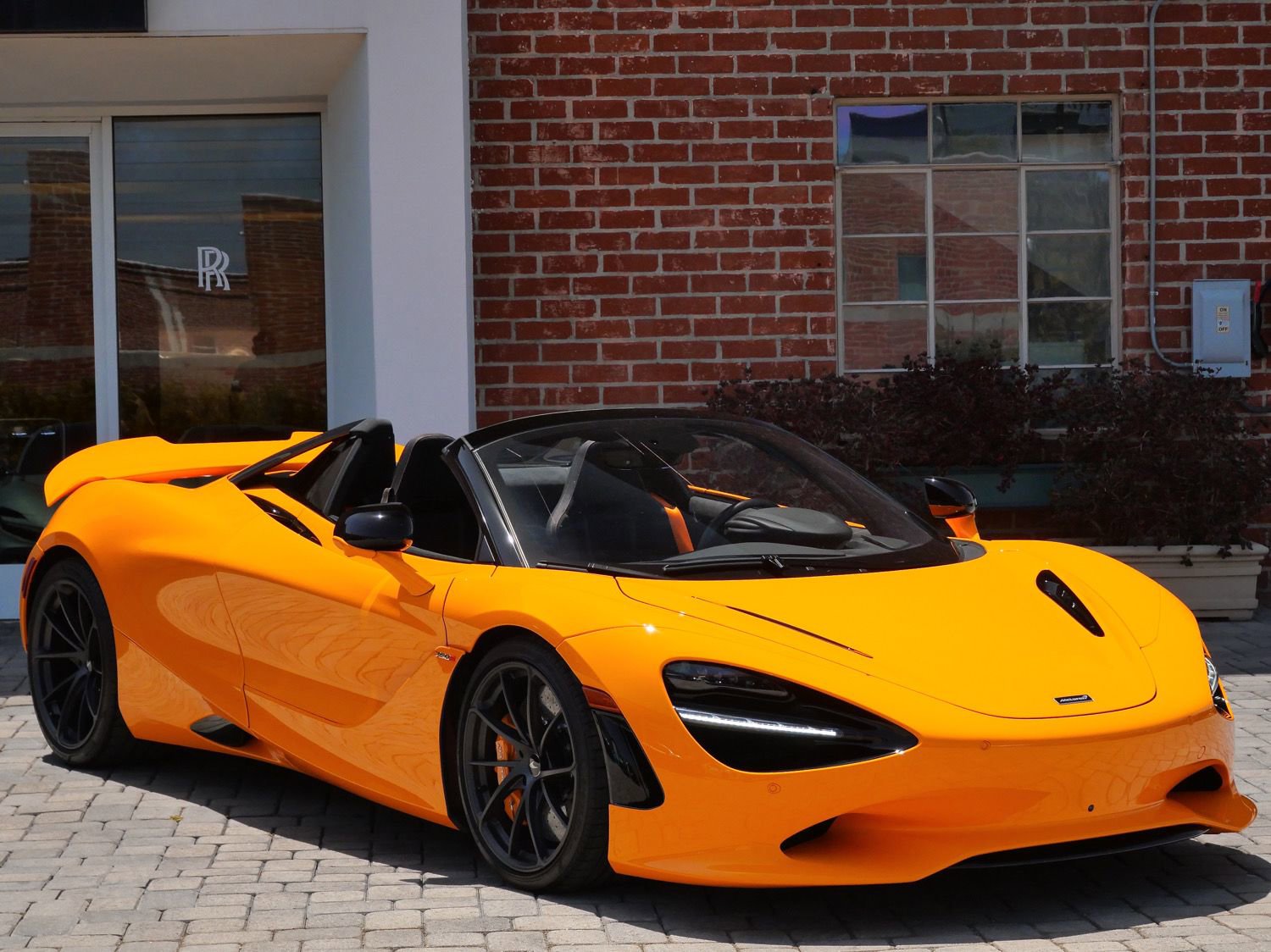 Used 2024 McLaren 750S Spider RWD image 1