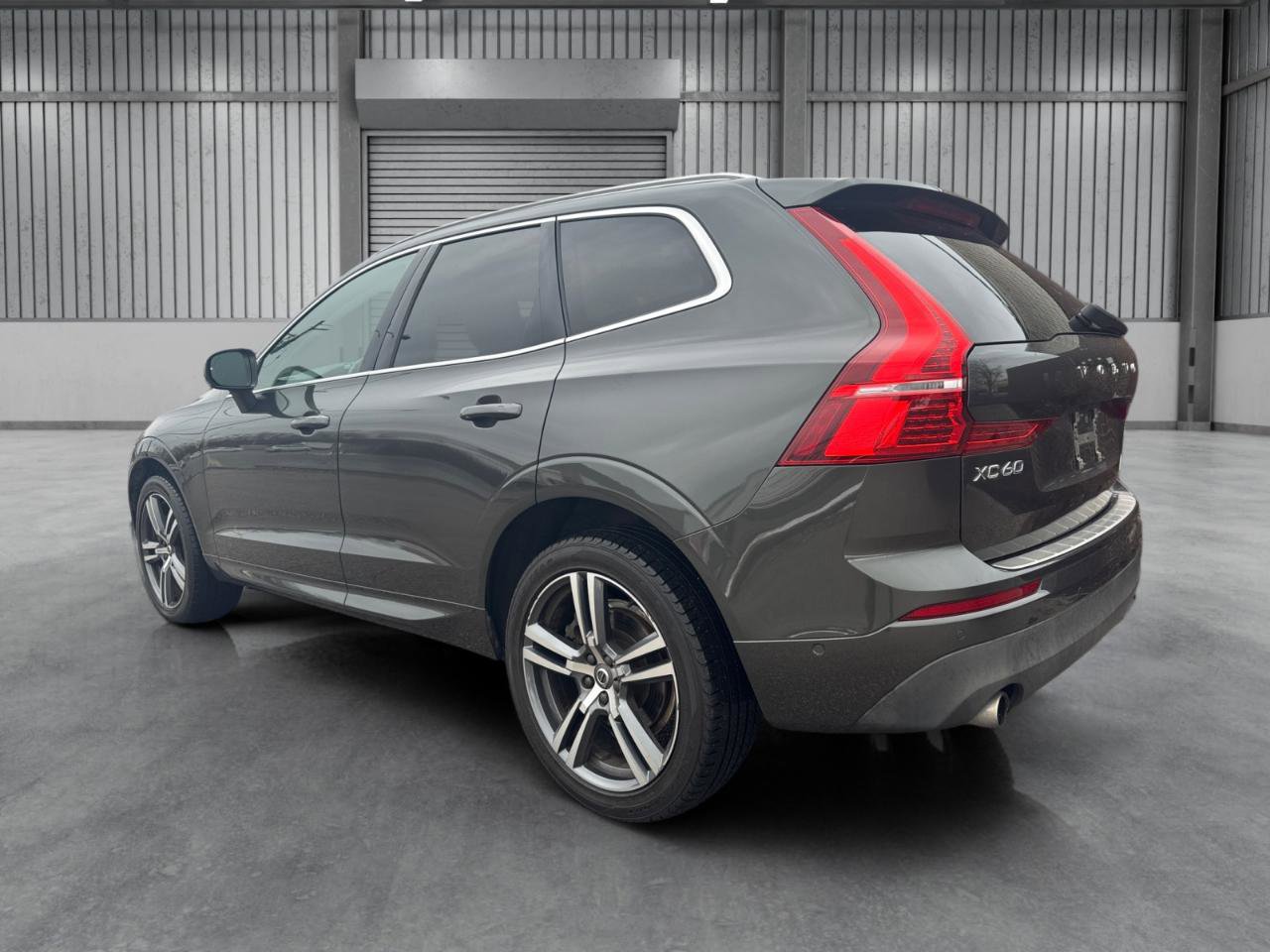 Used 2018 Volvo XC60 T6 Momentum w/ Vision Package image 33
