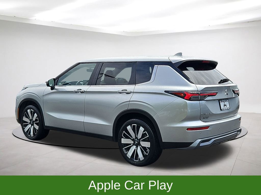 Used 2025 Mitsubishi Outlander AWD image 5