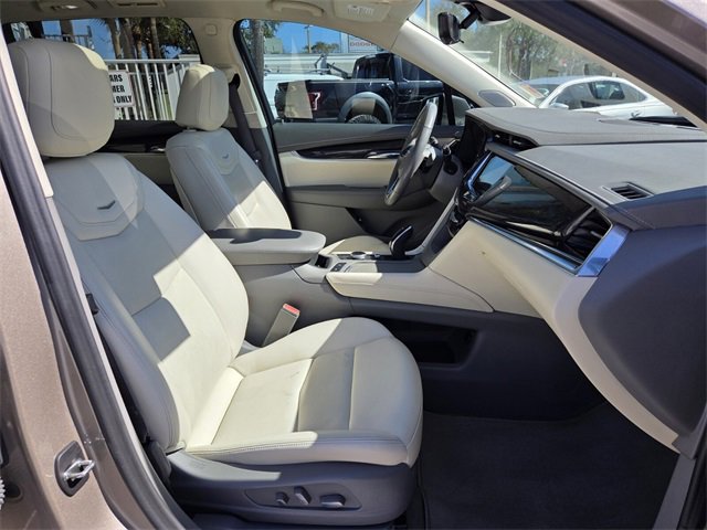 Used 2023 Cadillac XT6 Premium Luxury w/ Technology Package image 21