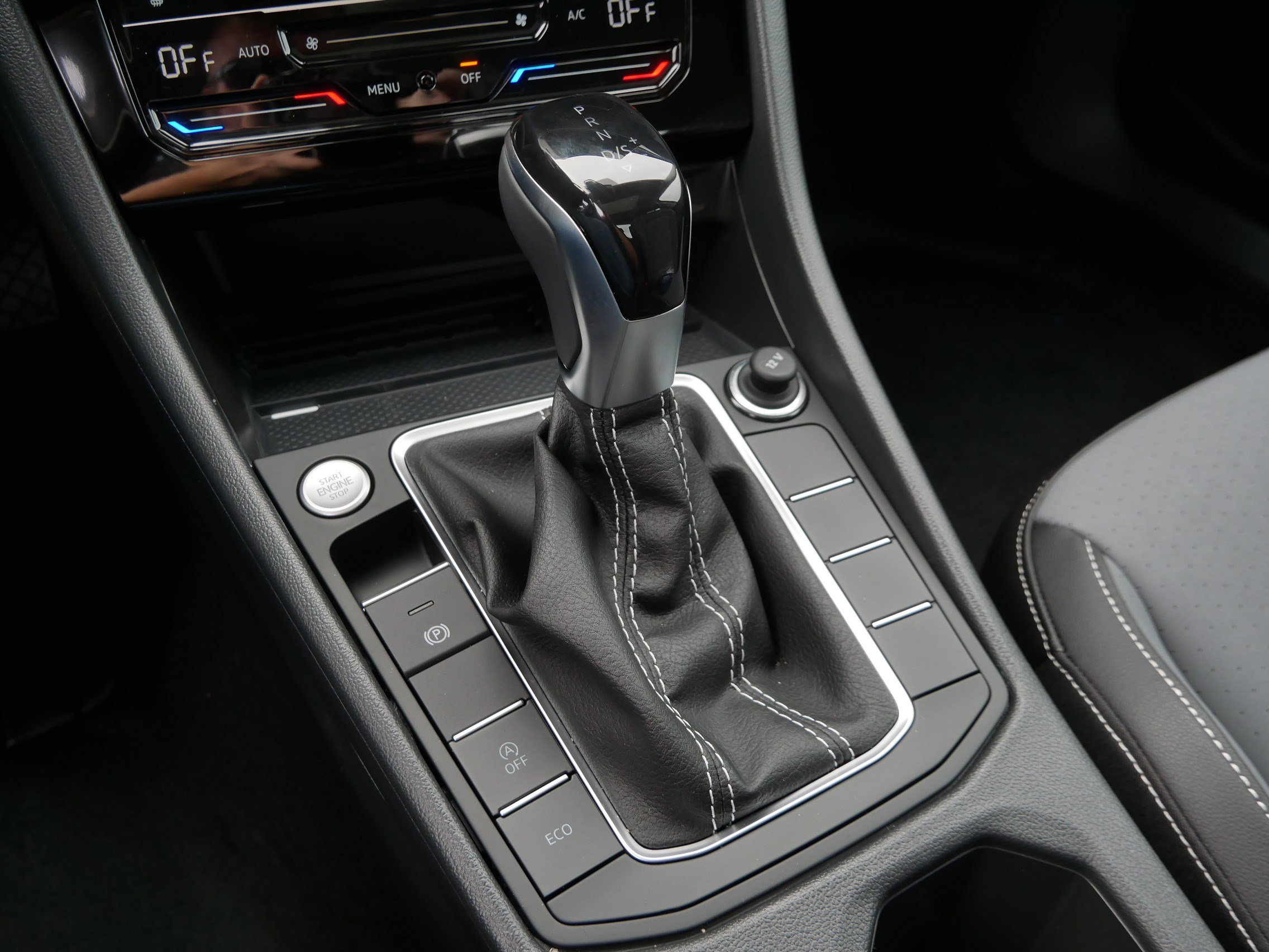 New 2027 Volkswagen Jetta SE FWD image 9
