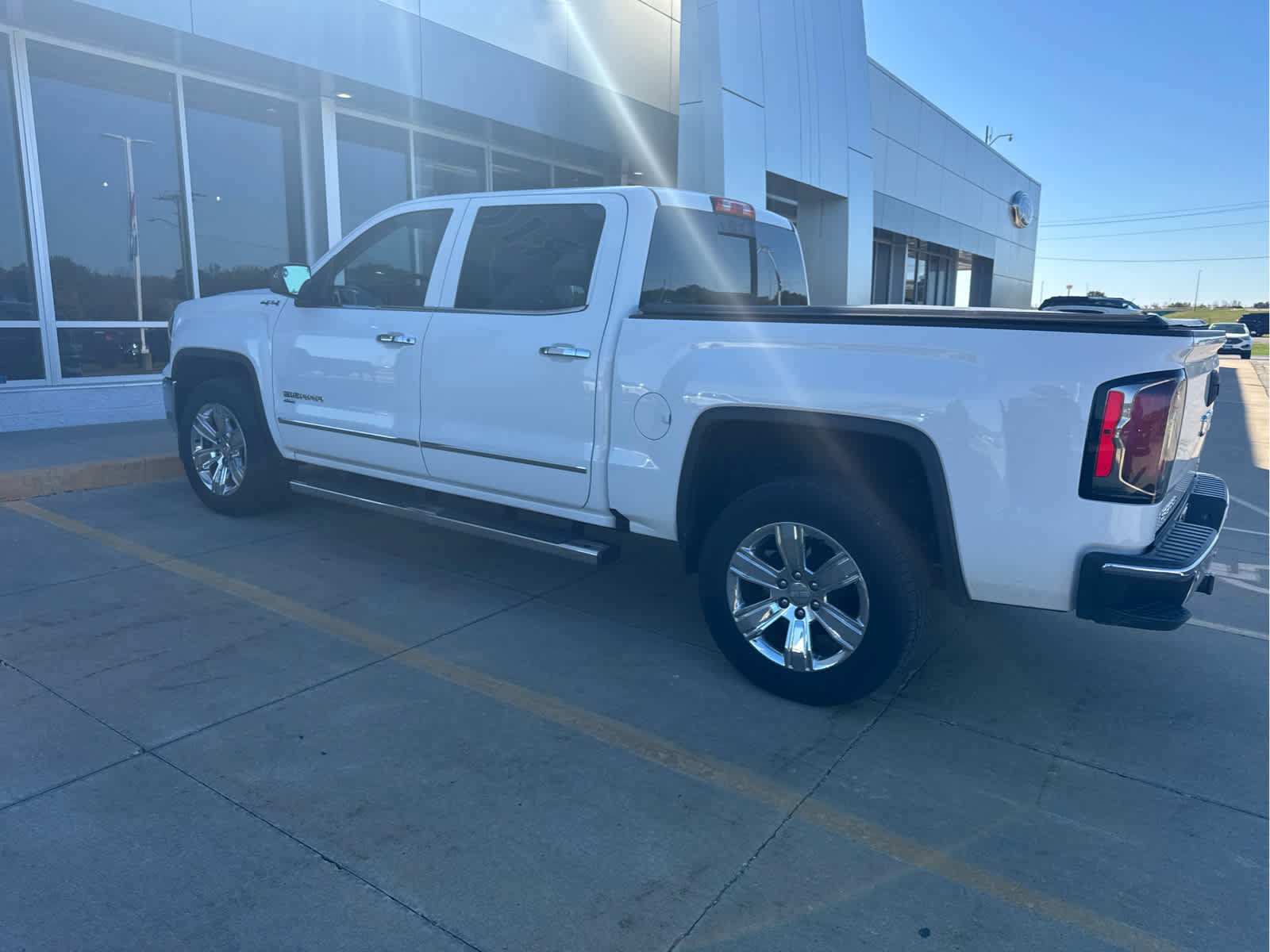 Used 2018 GMC Sierra 1500 SLT AWD/4WD image 3