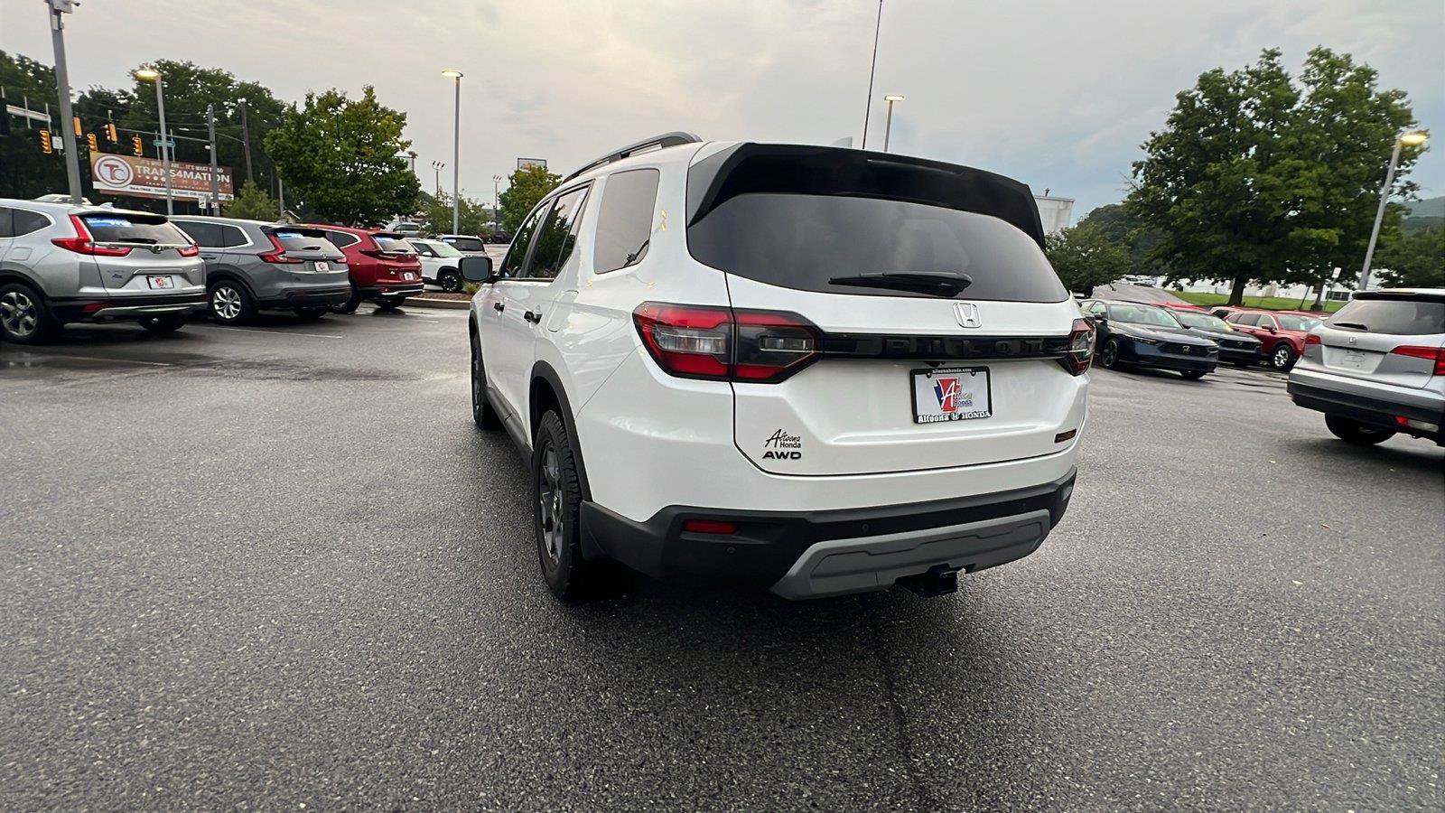 Used 2025 Honda Pilot TrailSport image 6