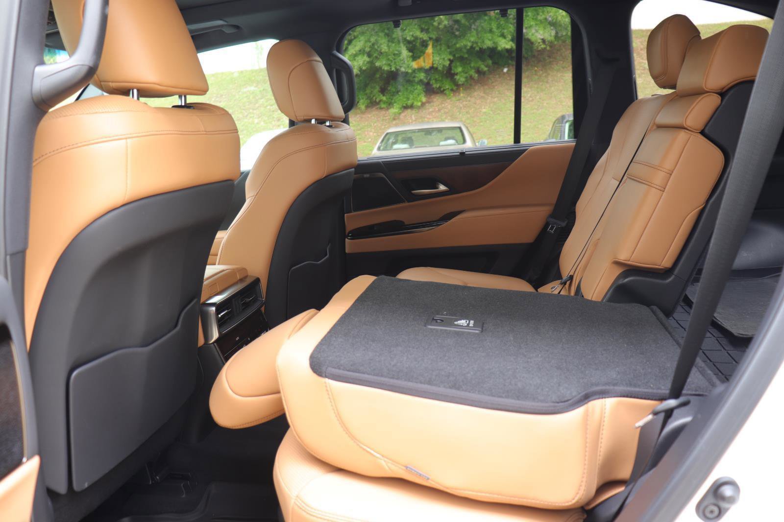 Used 2024 Lexus LX 600 4WD w/ Luxury Package image 15