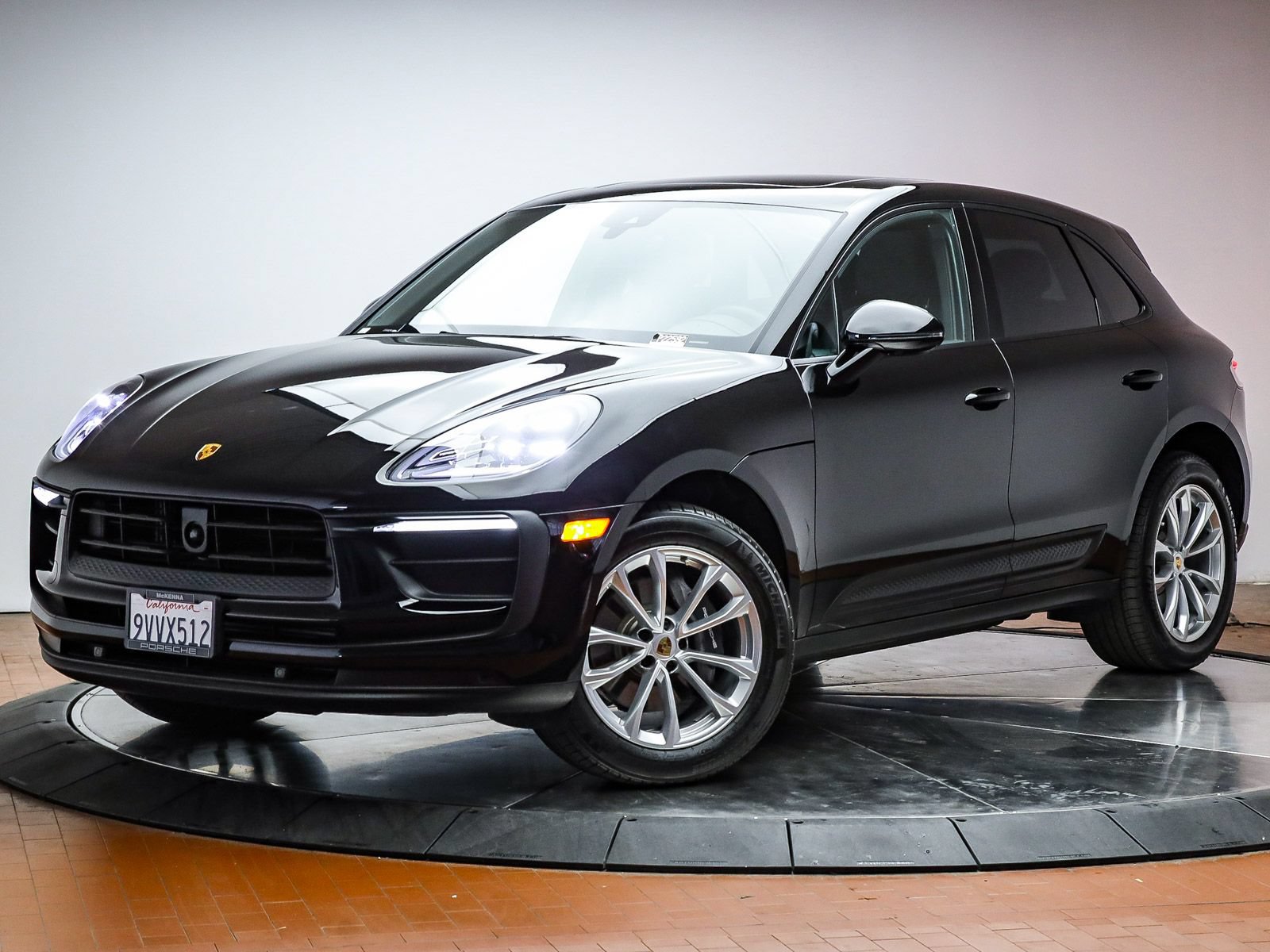 Certified 2026 Porsche Macan AWD/4WD image 1