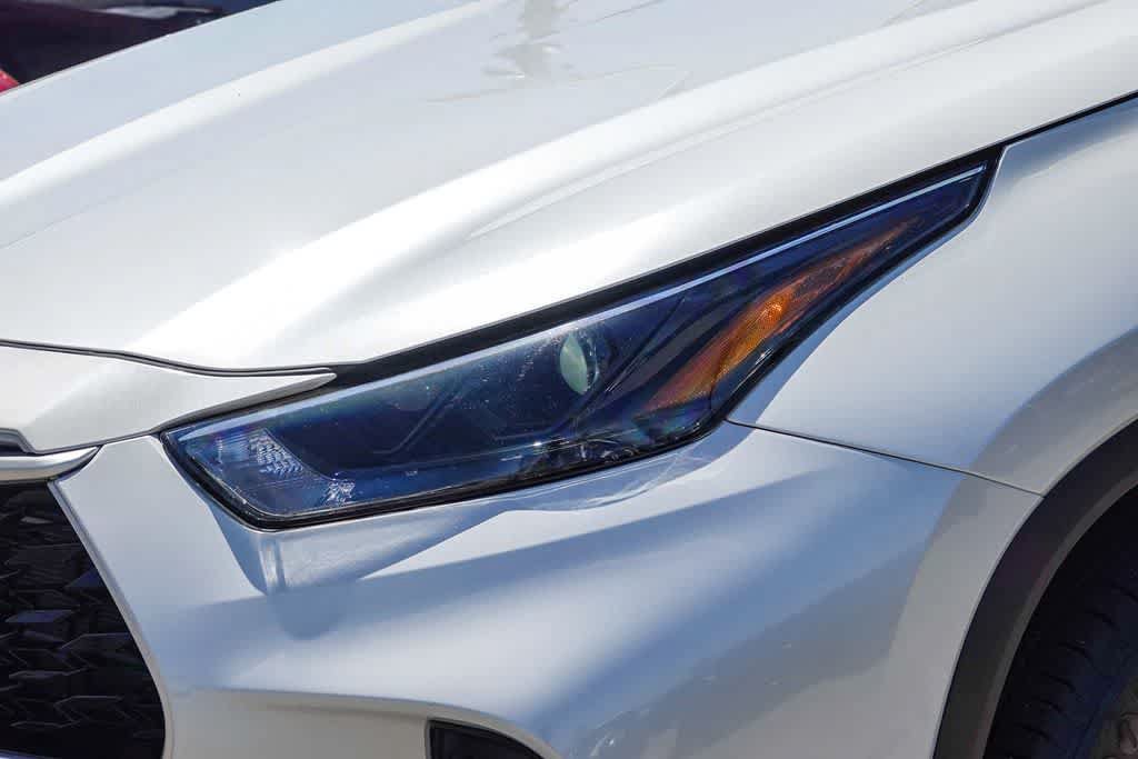Used 2022 Toyota Highlander XLE FWD image 8