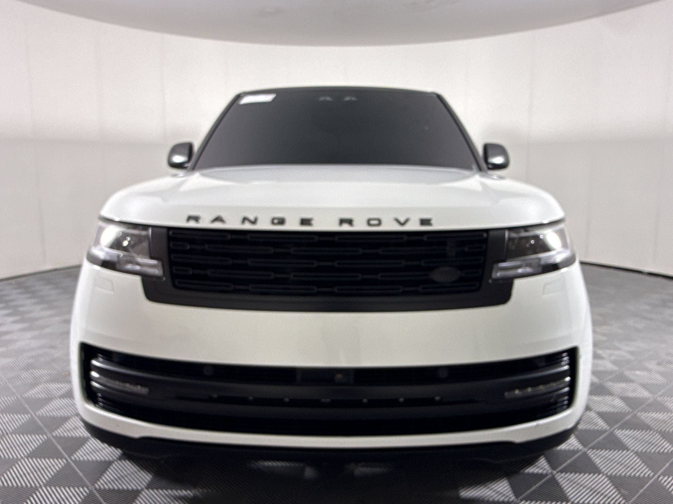 Used 2025 Land Rover Range Rover Long Wheelbase Autobiography AWD/4WD image 6