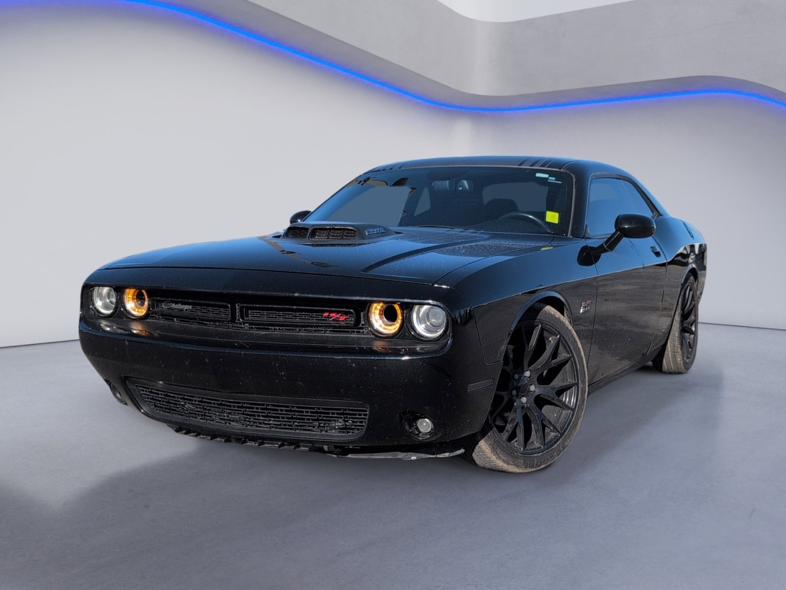 Used 2015 Dodge Challenger R/T image 2