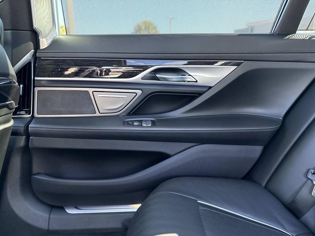 Used 2022 BMW 750i xDrive w/ Executive Package image 17