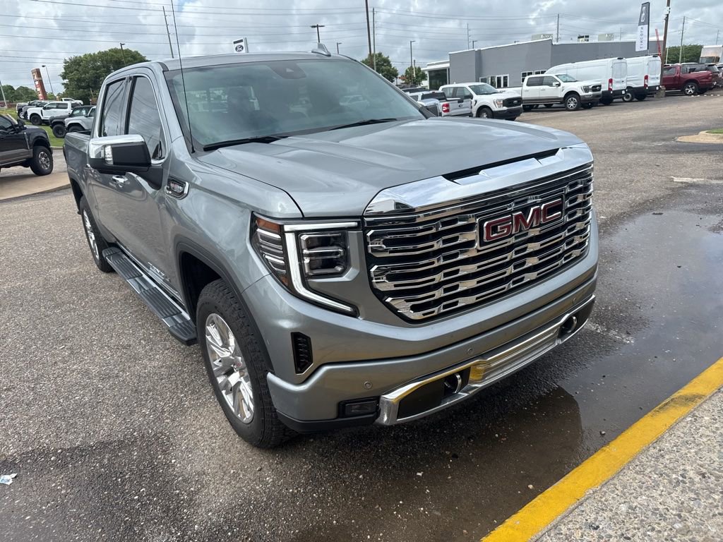 Used 2025 GMC Sierra 1500 Denali AWD/4WD image 2