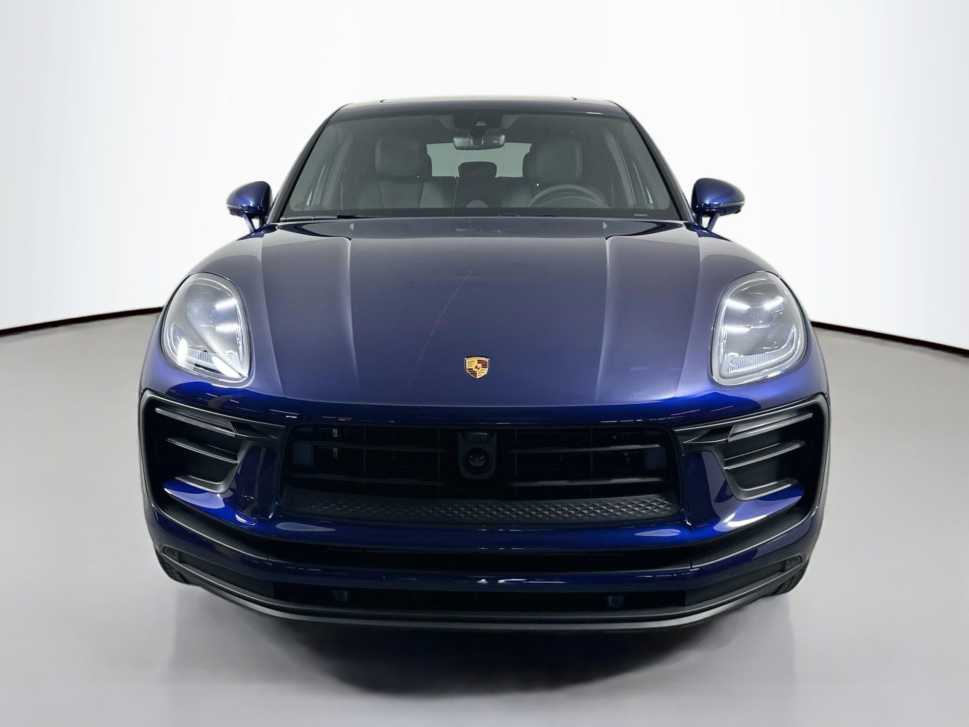 Certified 2025 Porsche Macan image 10