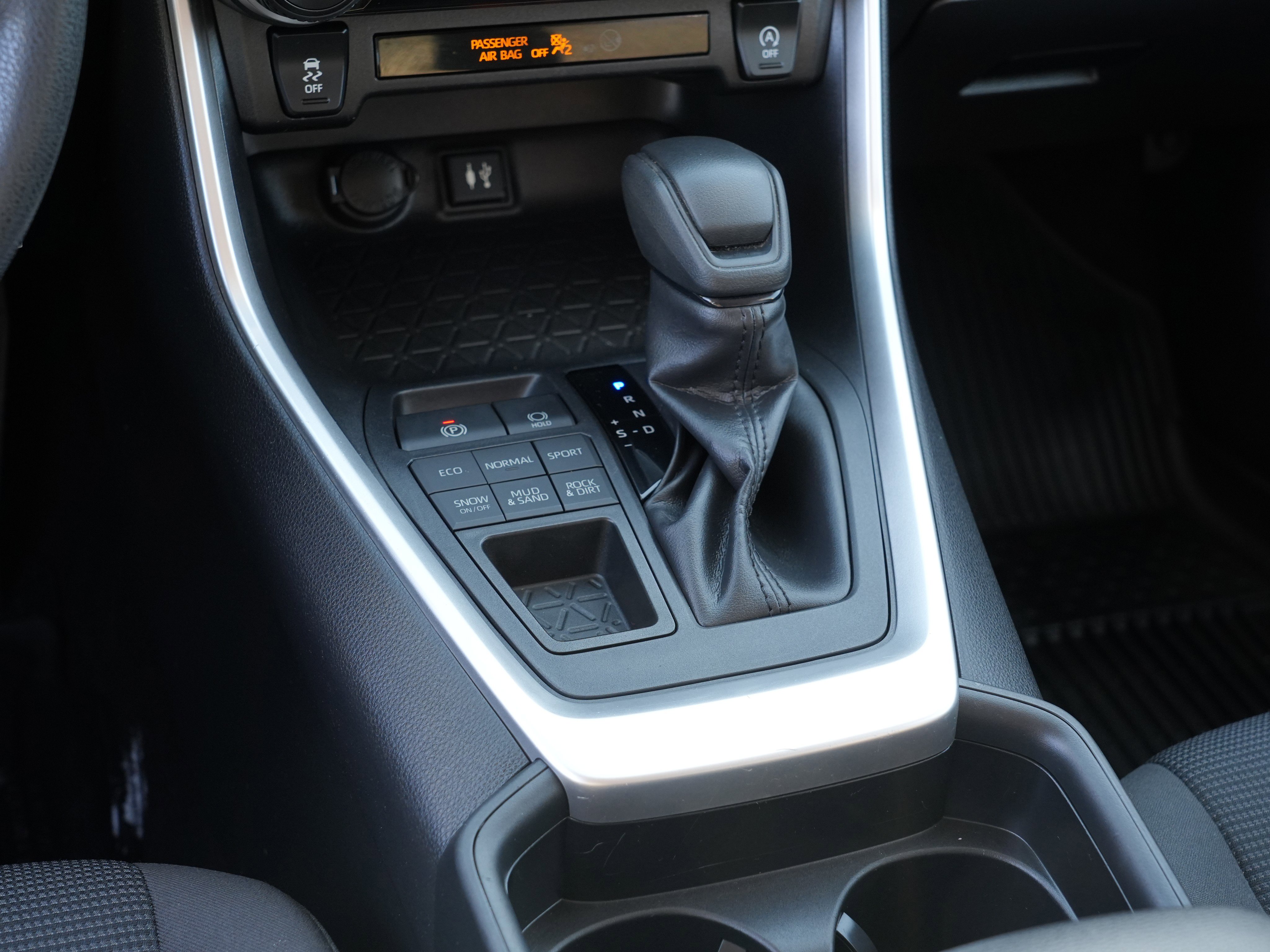 Used 2019 Toyota RAV4 LE w/ All Weather Liner Package image 25